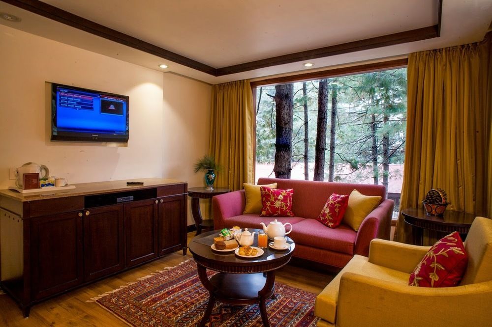 Hotel Senator Pine N Peak Pahalgām Esterno foto