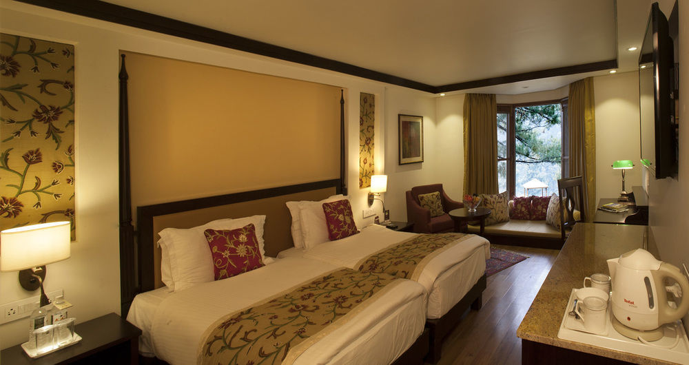 Hotel Senator Pine N Peak Pahalgām Esterno foto