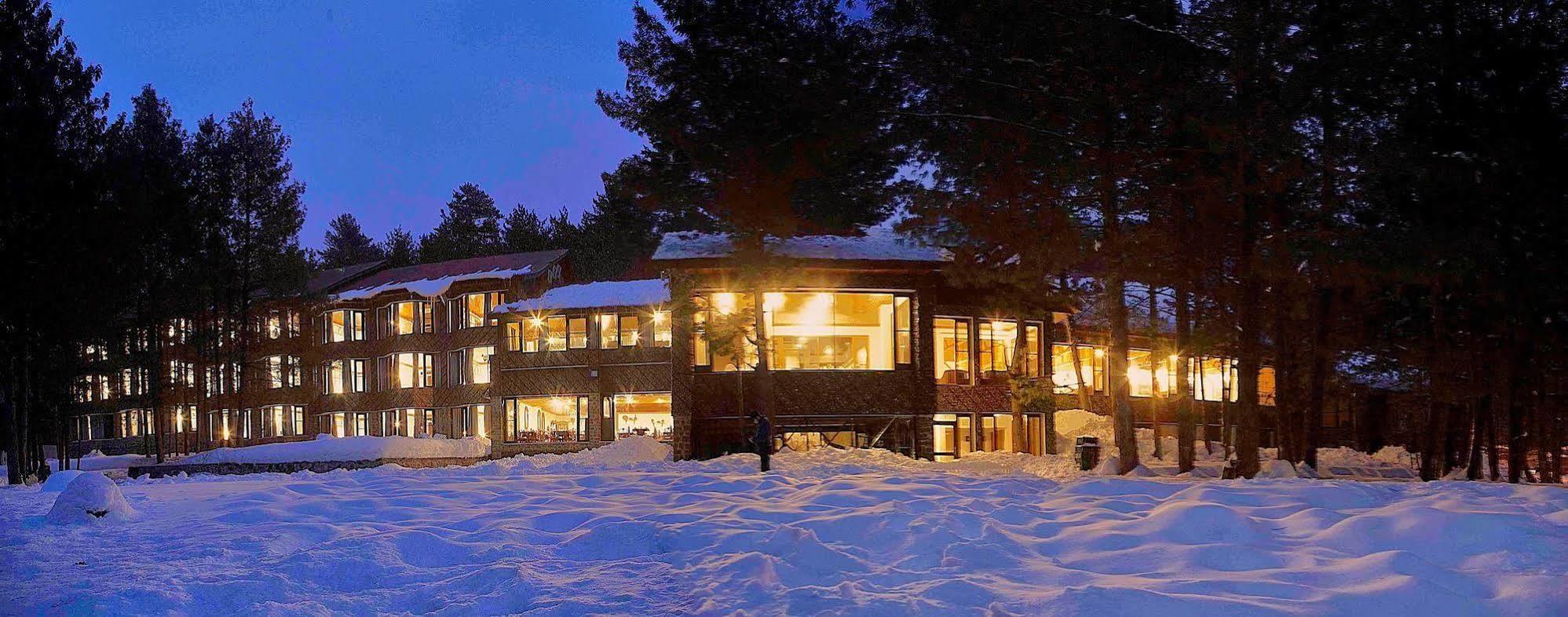 Hotel Senator Pine N Peak Pahalgām Esterno foto