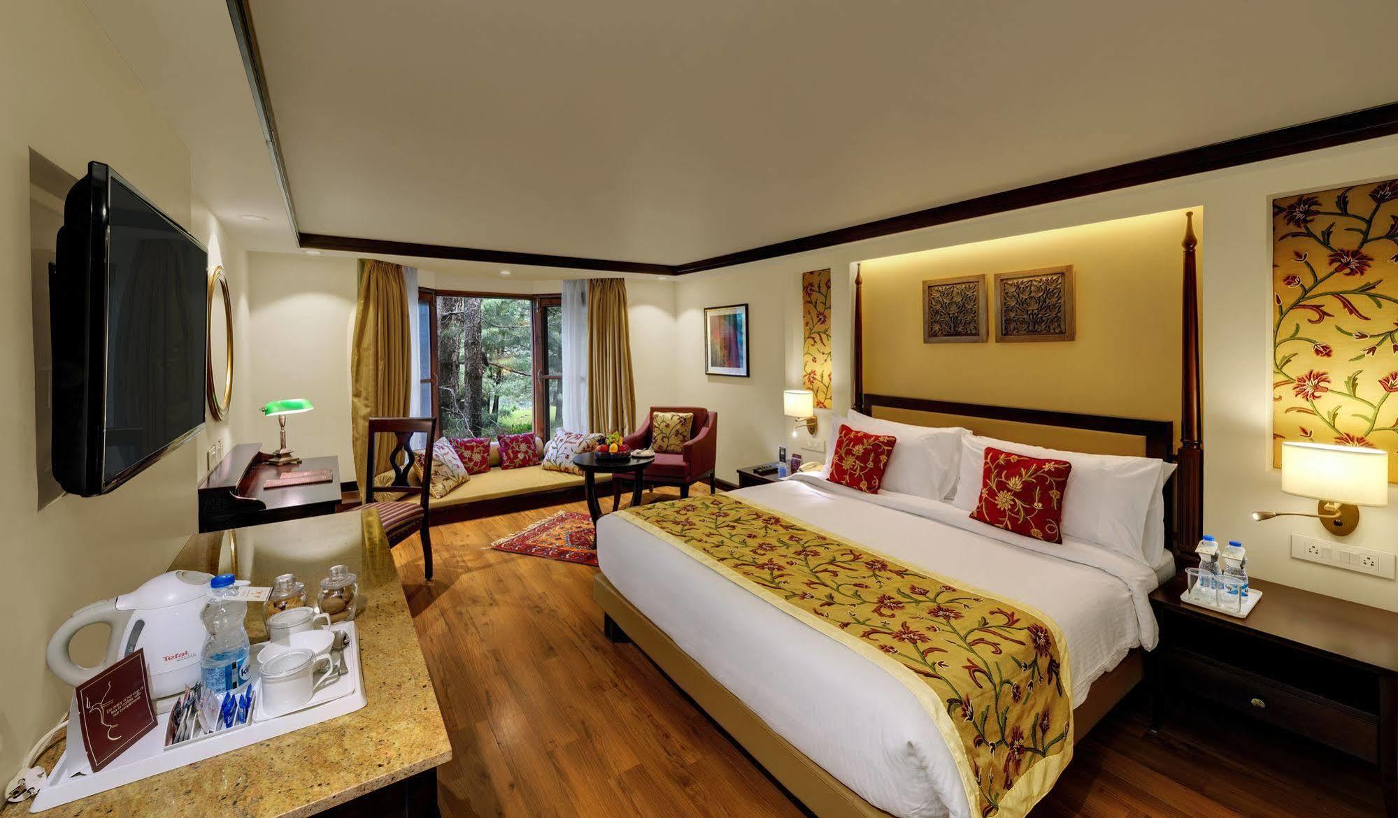 Hotel Senator Pine N Peak Pahalgām Esterno foto