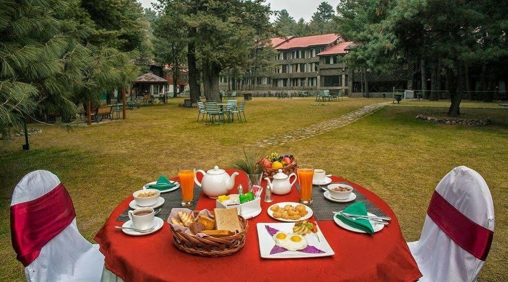 Hotel Senator Pine N Peak Pahalgām Esterno foto
